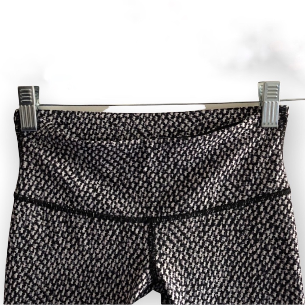 Lululemon Wunder Under crop pants pattern - image 2